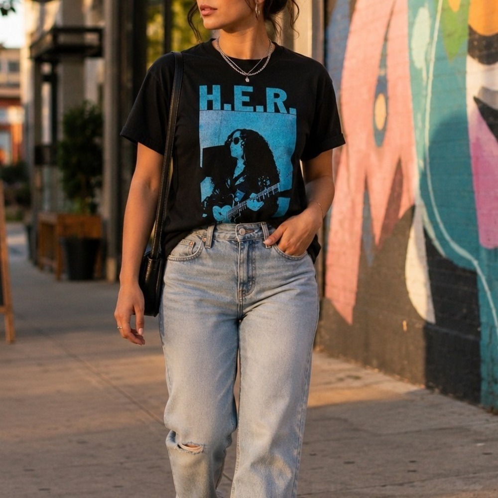 H.E.R. Graphic Band T-Shirt‎ Black Concert Music Tee Size Medium Vintage Y2K 90s